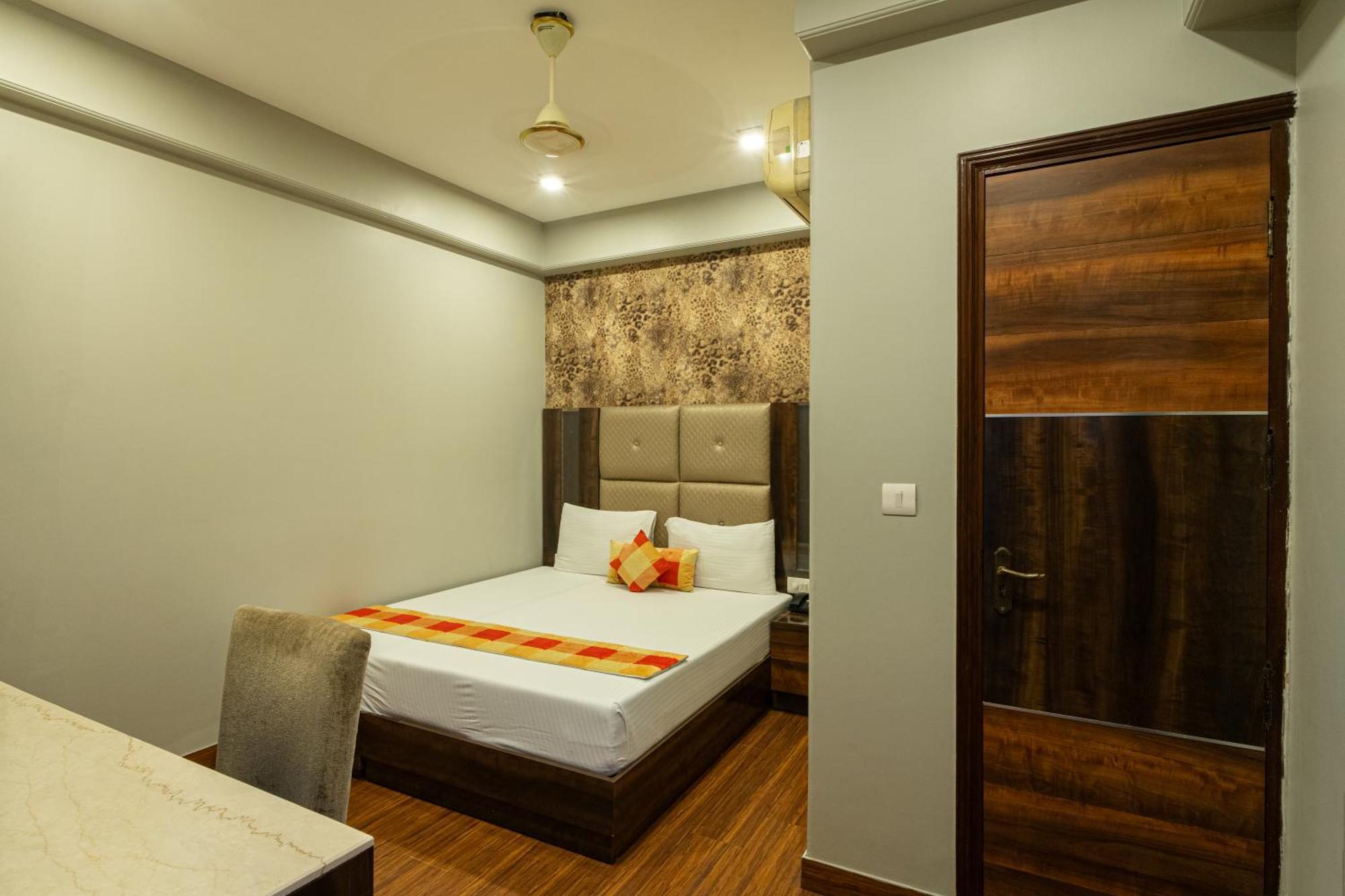 Hotel Sunstar Grand Delhi  Ngoại thất bức ảnh