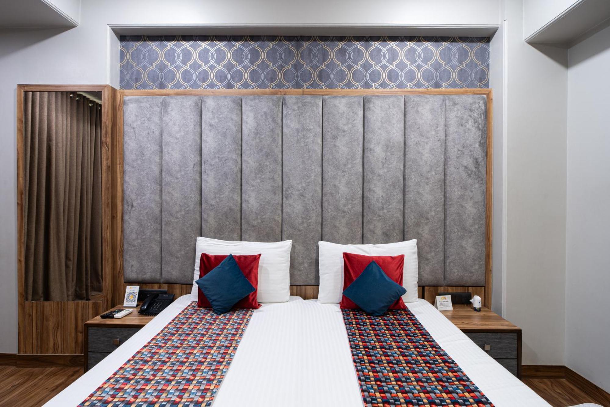 Hotel Sunstar Grand Delhi  Ngoại thất bức ảnh