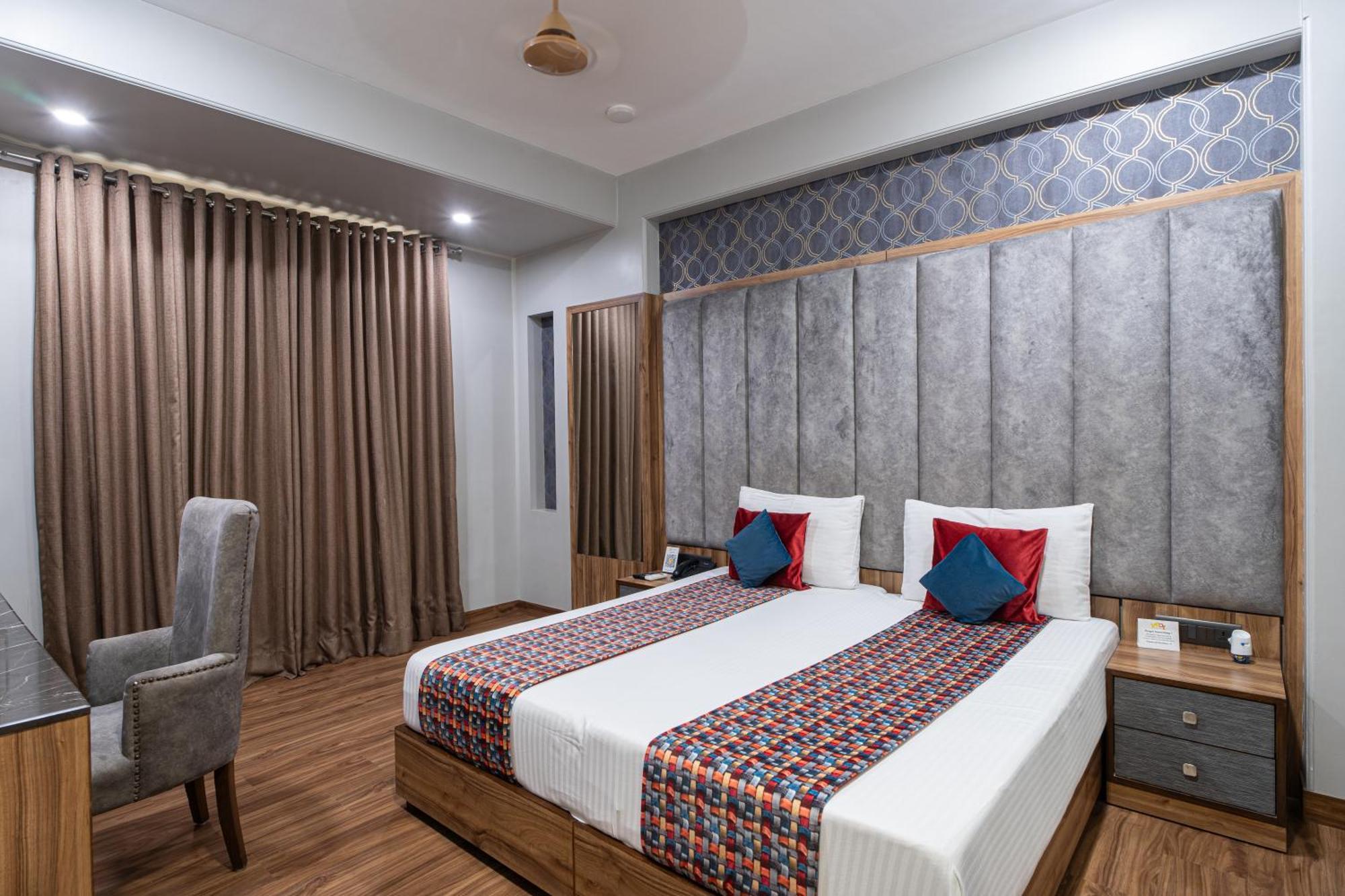 Hotel Sunstar Grand Delhi  Ngoại thất bức ảnh