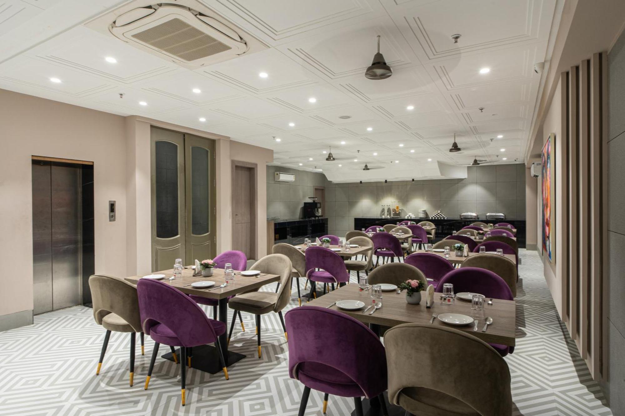 Hotel Sunstar Grand Delhi  Ngoại thất bức ảnh